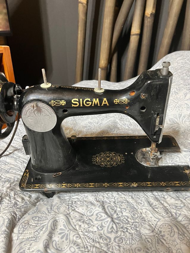 Máquina de Coser Antigua Sigma