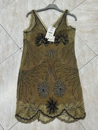 Vestido dorado-beige, bordado