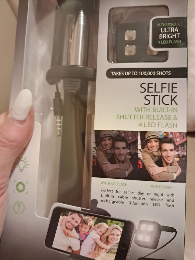 Selfie Stick Soundlogic c/ Flash