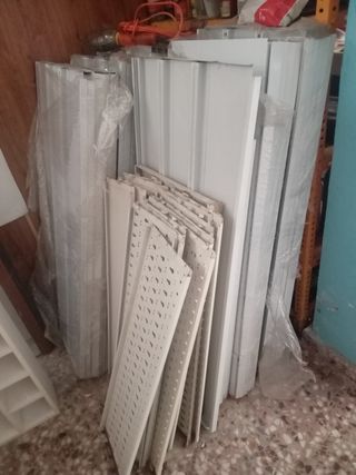 Estanterías metálicas nuevas