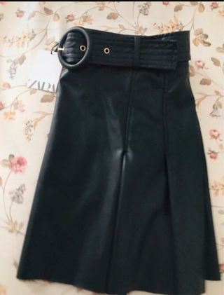 Falda negra Zara - Nueva. Temporada otoño invierno