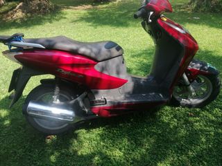 Honda Dylan 125cc - Roja