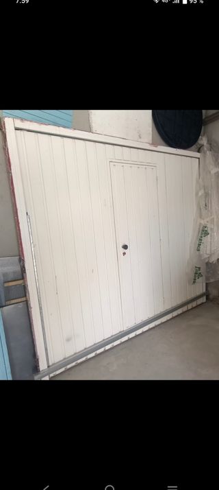 Puerta garaje abatible blanca