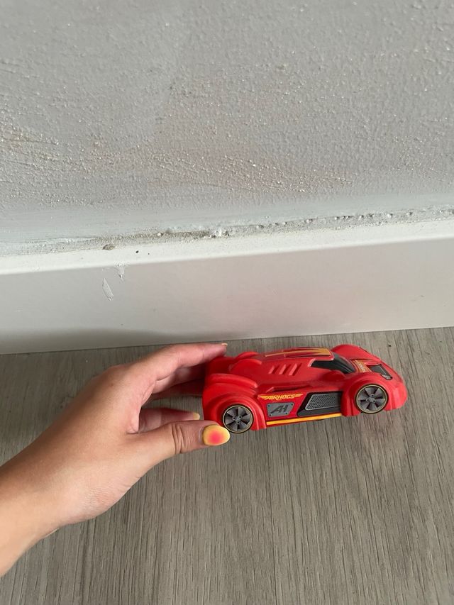 Coche teledirigido sube paredes