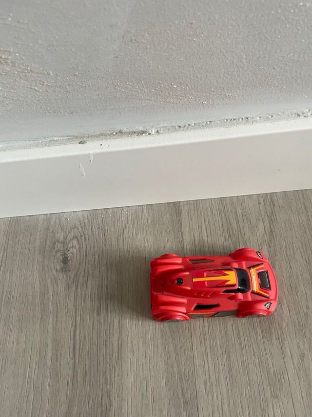 Coche teledirigido sube paredes