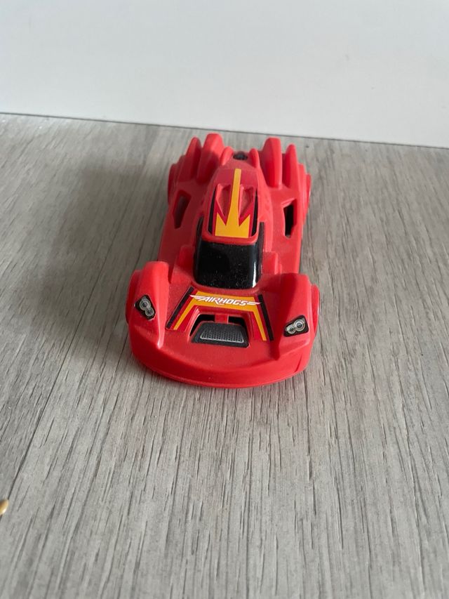 Coche teledirigido sube paredes