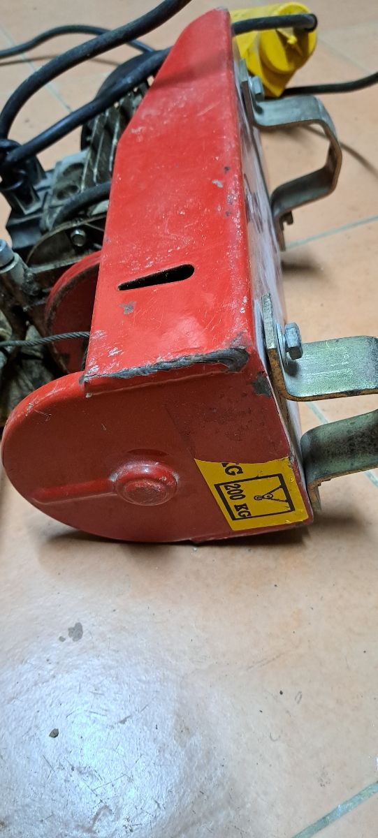 Guincho Stark 200kg - usado