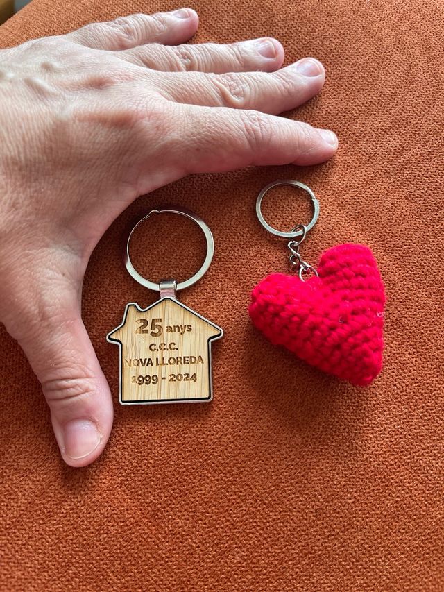 Llaveros: Casa 25 años + Corazón SON MAGICOS