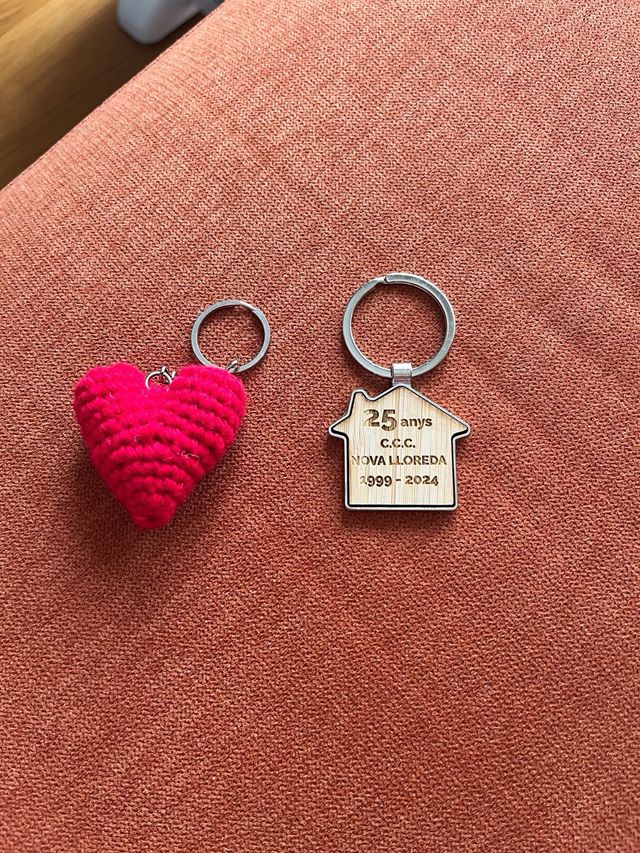 Llaveros: Casa 25 años + Corazón SON MAGICOS