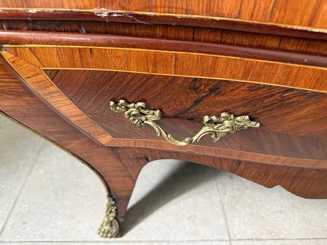 Còmoda Luis XV estilo bombé