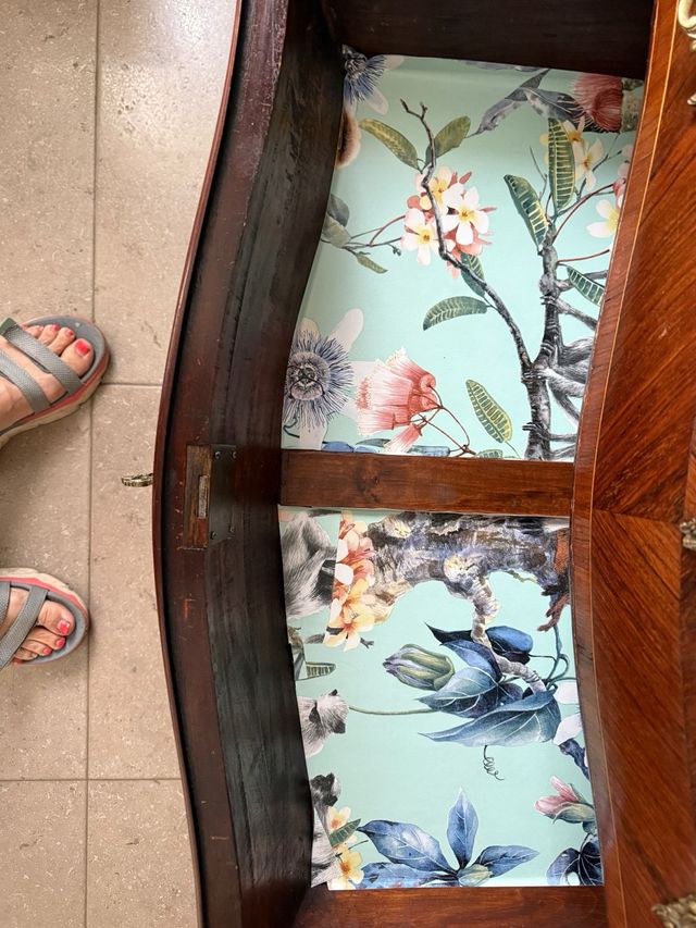 Còmoda Luis XV estilo bombé