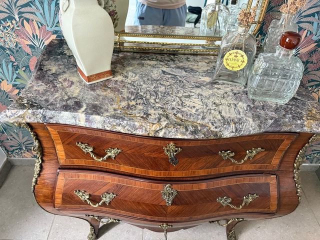 Còmoda Luis XV estilo bombé