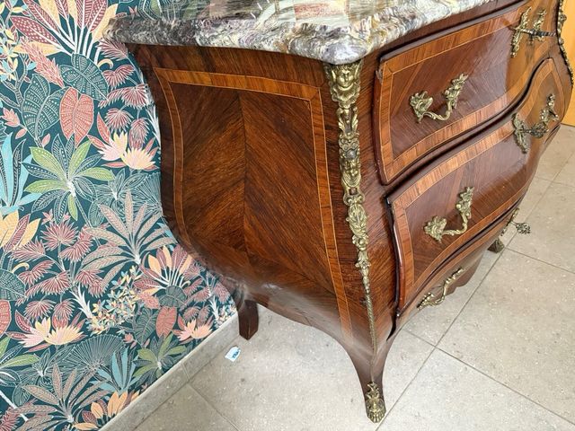 Còmoda Luis XV estilo bombé