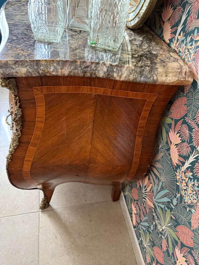 Còmoda Luis XV estilo bombé