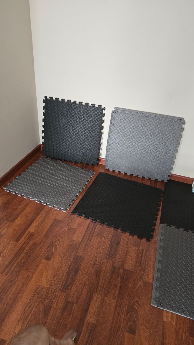 Alfombra puzzle infantil - gris, negro y blanco.