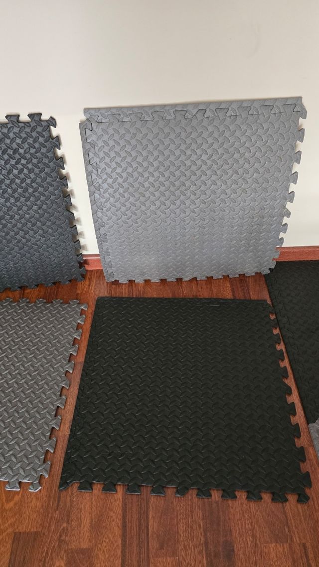 Alfombra puzzle infantil - gris, negro y blanco.