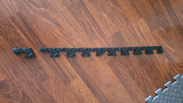 Alfombra puzzle infantil - gris, negro y blanco.