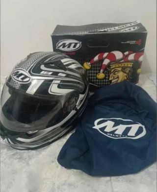 Casco MT Moto con gafas en buen estado