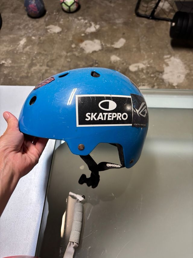 REGALO 4 caschi.
Pattini per bambini, misura regolabile