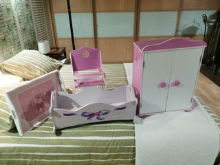 Muebles muñecas: cuna, armario, silla