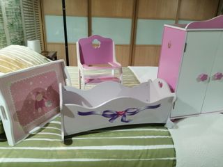 Muebles muñecas: cuna, armario, silla