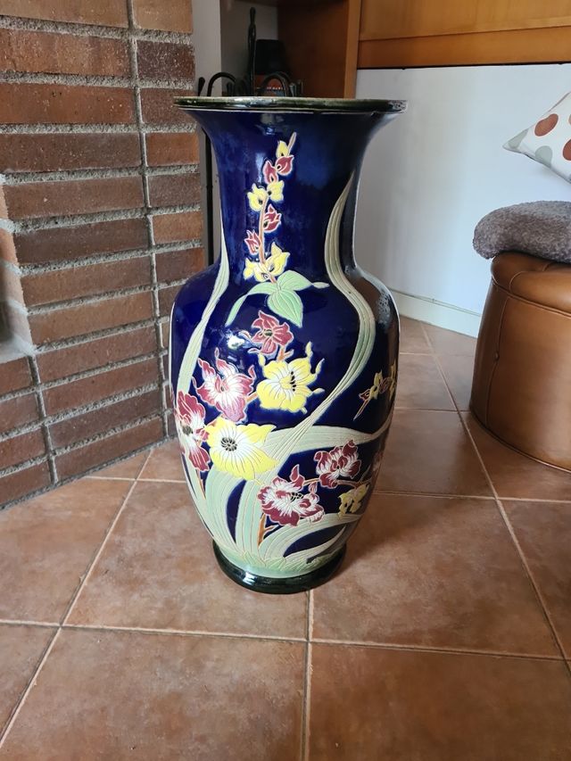Vaso CT em cerâmica pintada à mão