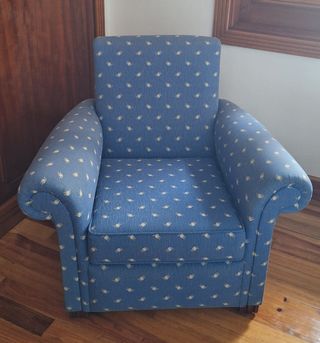 Sillón azul de tela