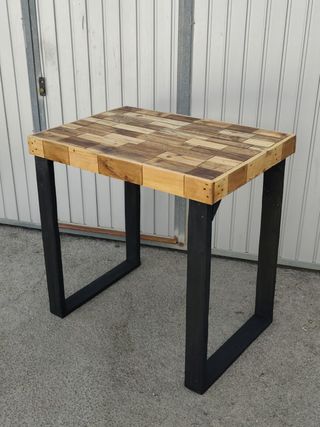 Mesa alta de madera 