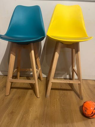 2 Taburetes escandinavos - Amarillo & Verde azulad