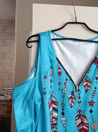 Camiseta turquesa - Pluma - Cuello V