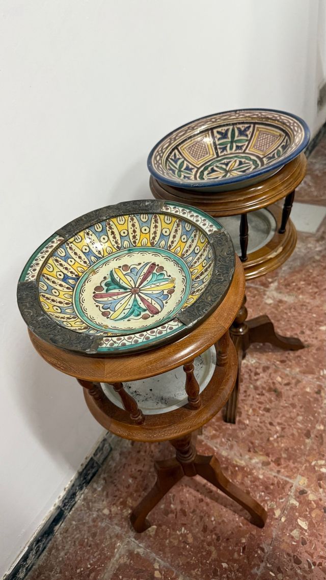 2 Tiesteros con Platos de Cerámica