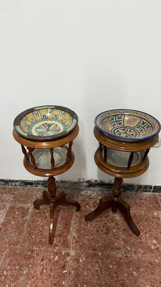 2 Tiesteros con Platos de Cerámica