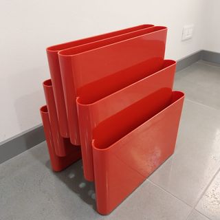 Revistero identico Kartell rojo