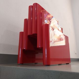 Revistero identico Kartell rojo