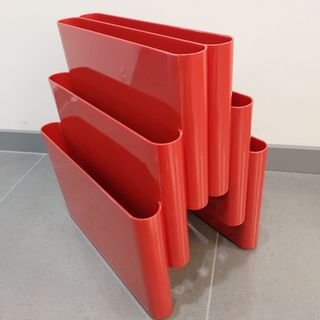 Revistero identico Kartell rojo