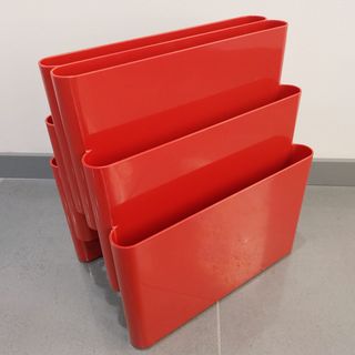 Revistero identico Kartell rojo