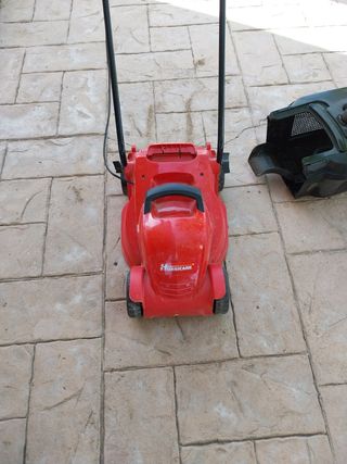 Cortacésped rojo usado