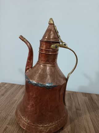 Antica brocca in rame