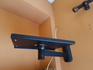 Soporte pared TV pequeño .
Bandeja 38 x 28 cm.