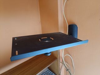 Soporte pared TV pequeño .
Bandeja 38 x 28 cm.