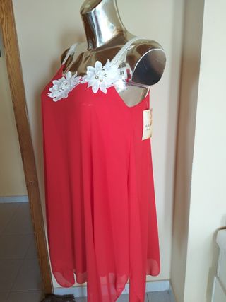 Vestito rosso con fiori bianchi