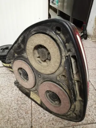 Pulidora. A rillantadora de suelos, tiene 13 rodis