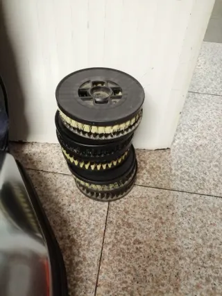 Pulidora. A rillantadora de suelos, tiene 13 rodis