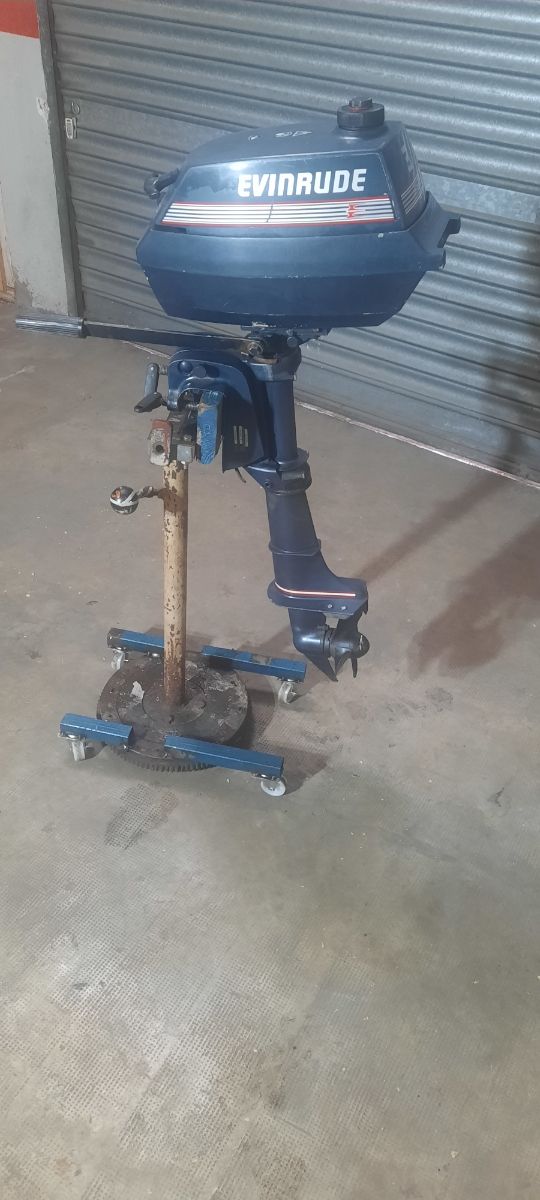 Motor fueraborda Evinrude 3cv 2T Repasado
