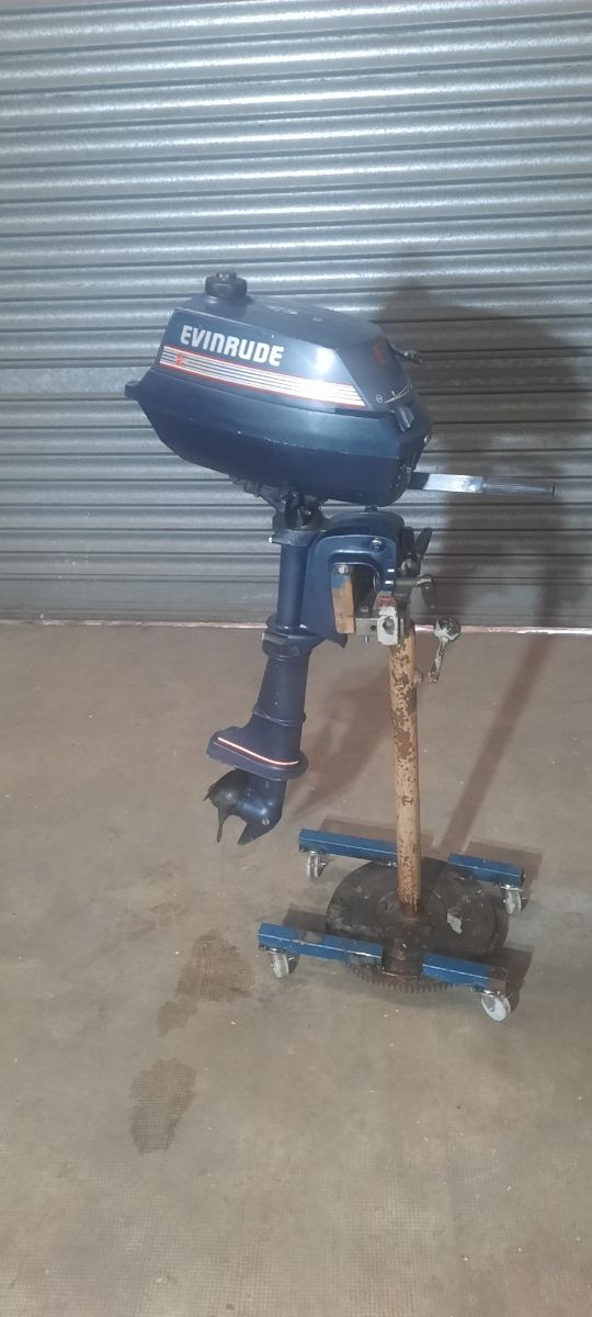 Motor fueraborda Evinrude 3cv 2T Repasado