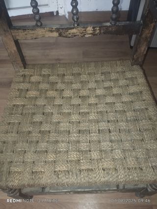 Sillón antiguo de madera