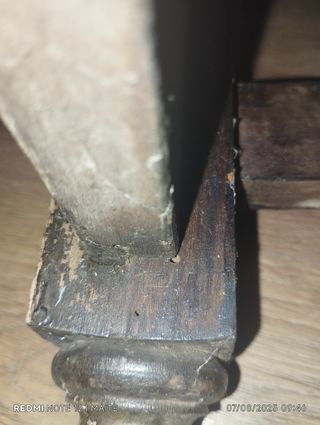 Sillón antiguo de madera