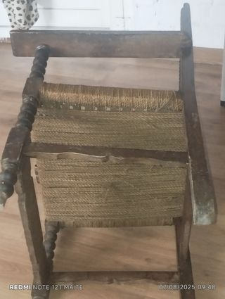 Sillón antiguo de madera