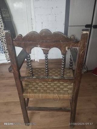 Sillón antiguo de madera