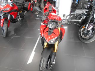 Ducati Streetfighter V2S roja
